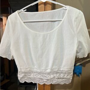 ROMWE White Lace Detail Crop Top
